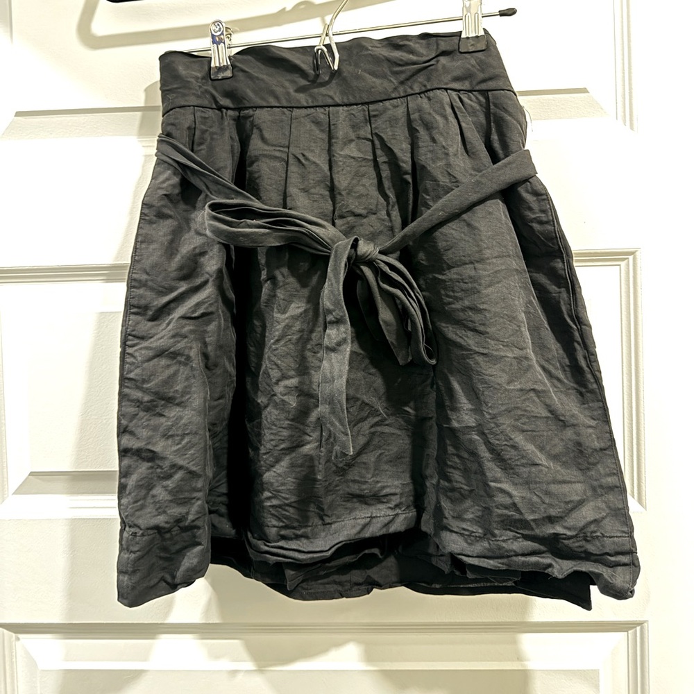 Black pleated skirt - Picture 2 of 9